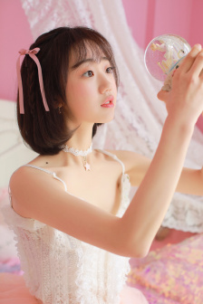 不扣纽扣的女孩李丽珍